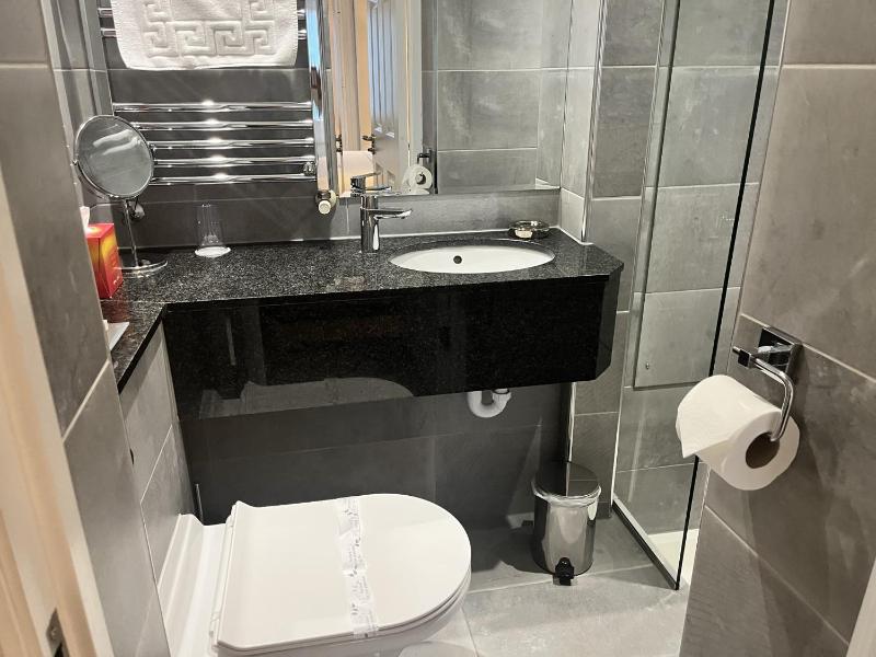 Standard Single Room with Shower image 3