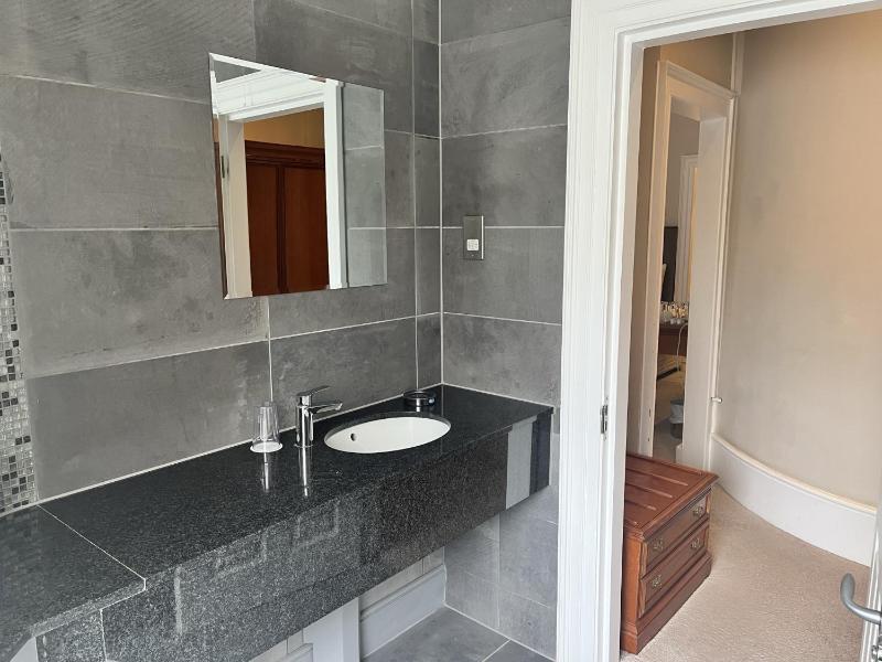 Triple Room image 4