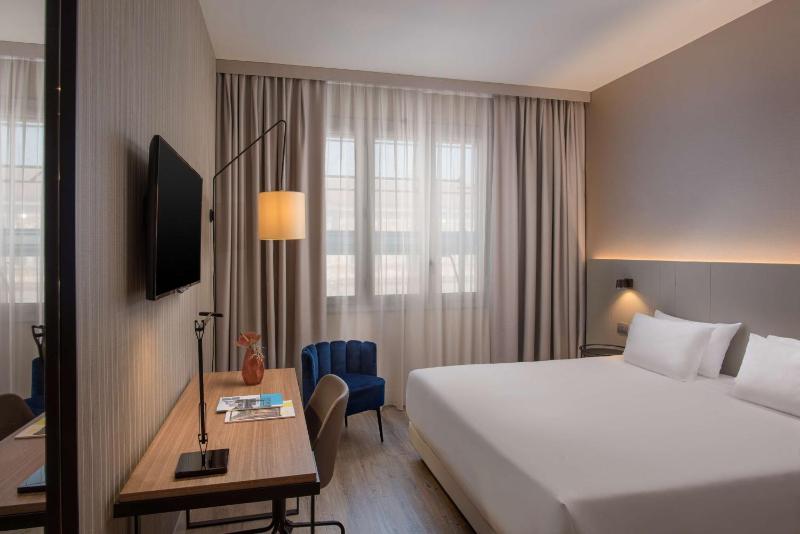Superior Double Room image 3