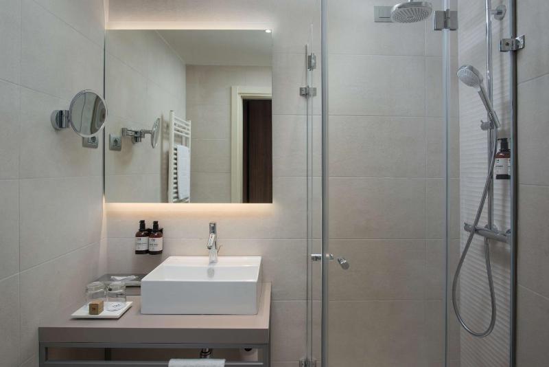 Standard Single Room image 4