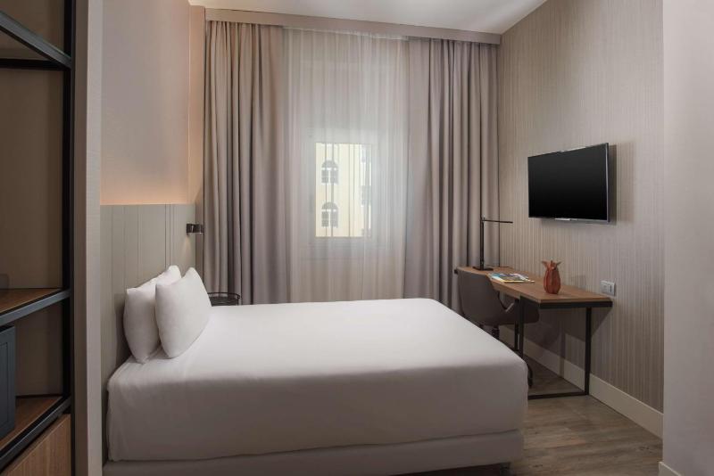 Standard Single Room image 3