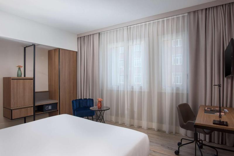 Superior Room with View image 3