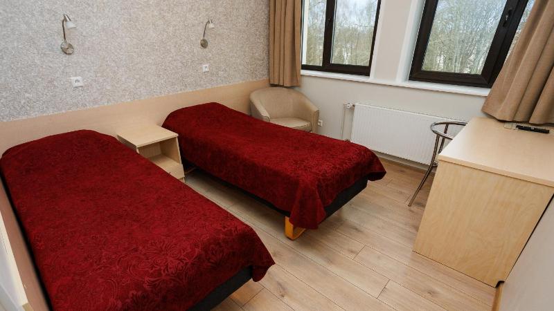 Small Double Room image 4