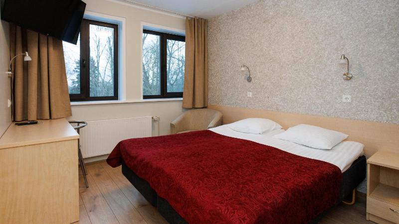 Small Double Room image 3