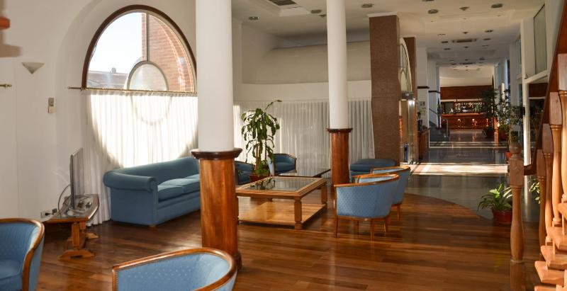 Hotel Reviens - image 22