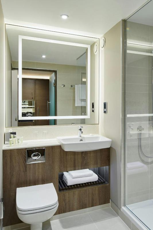 Deluxe Twin Room image 4