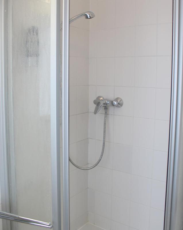 Single Room image 3