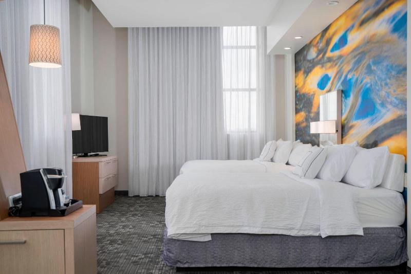 Larger Guest room, 2 Queen, Sofa bed   image 2