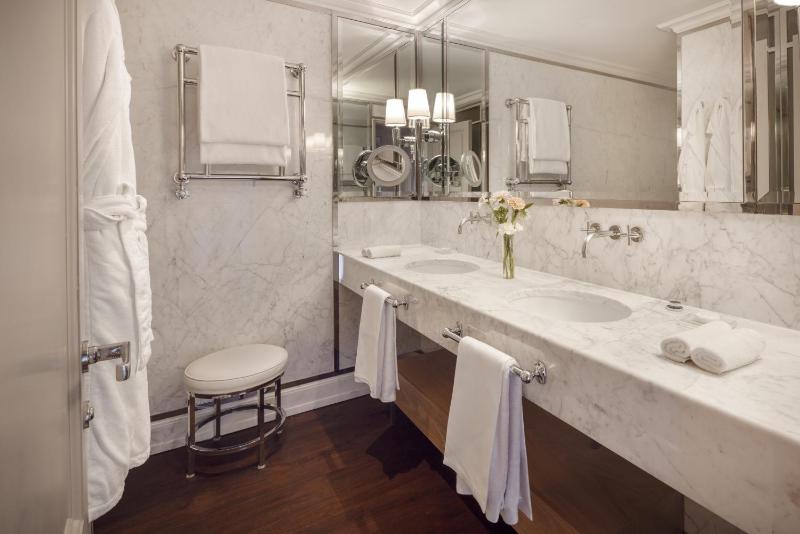 Prestige Suite with River View image 4