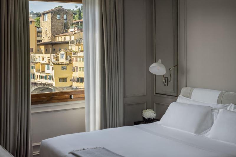 Prestige Suite with River View image 2