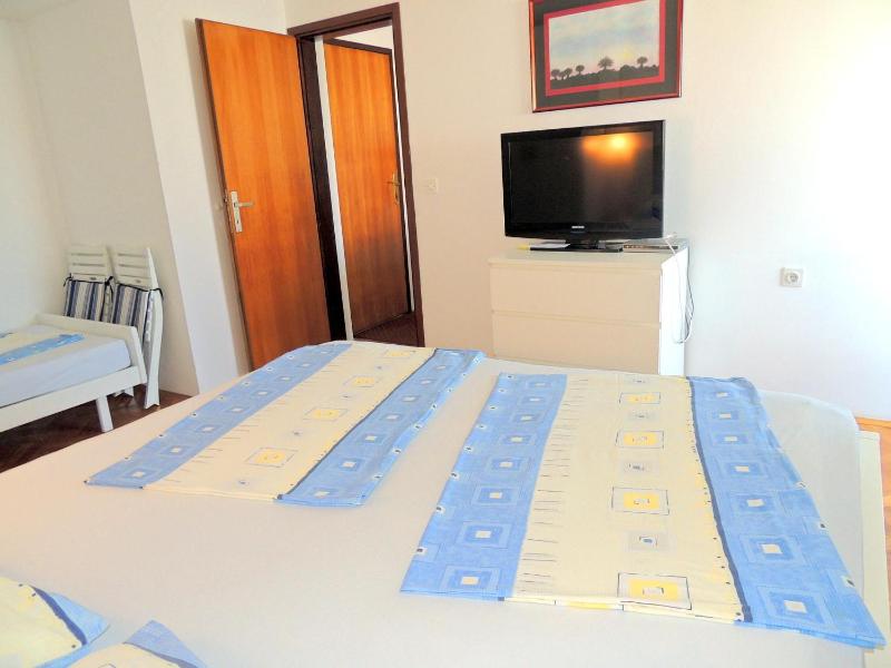 One-Bedroom Apartment with Balcony image 2