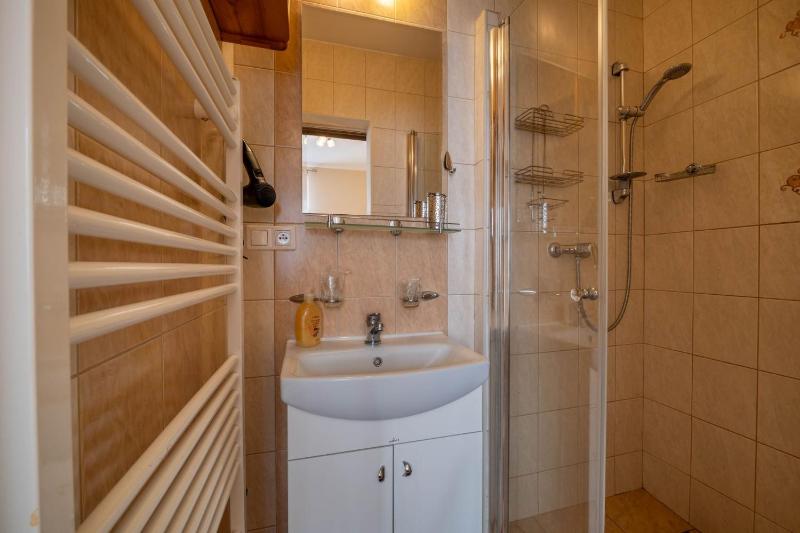 One-Bedroom Apartment image 2