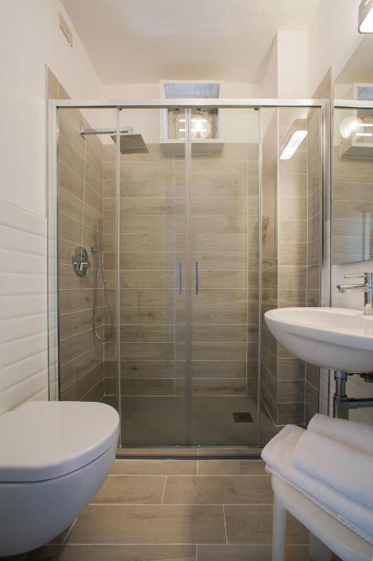 Single Room with Partial Sea View image 2