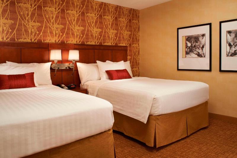 One-Bedroom Suite with Two Double Beds image 2
