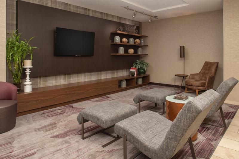 Courtyard by Marriott Portland Airport - image 3