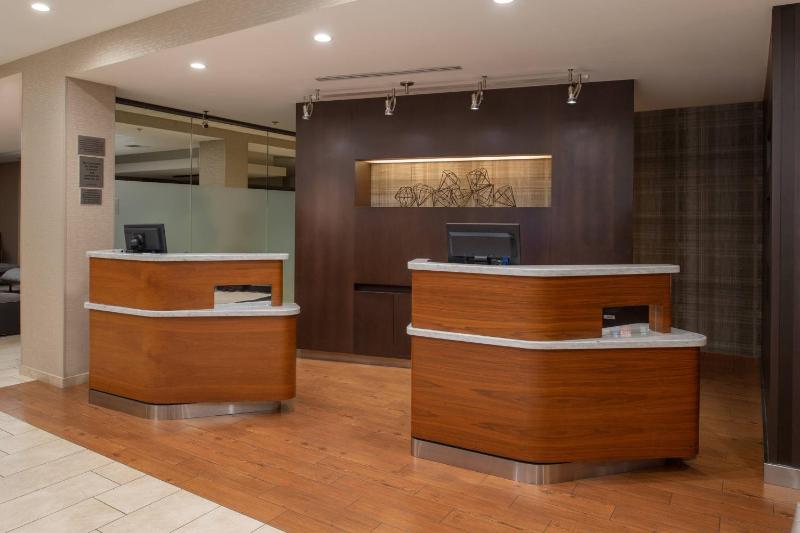 Courtyard by Marriott Portland Airport - image 2