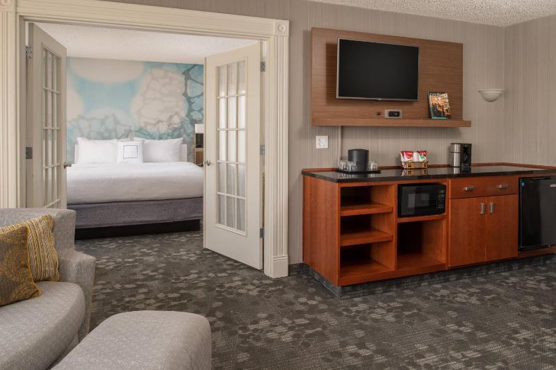 Courtyard by Marriott Portland Airport - image 20