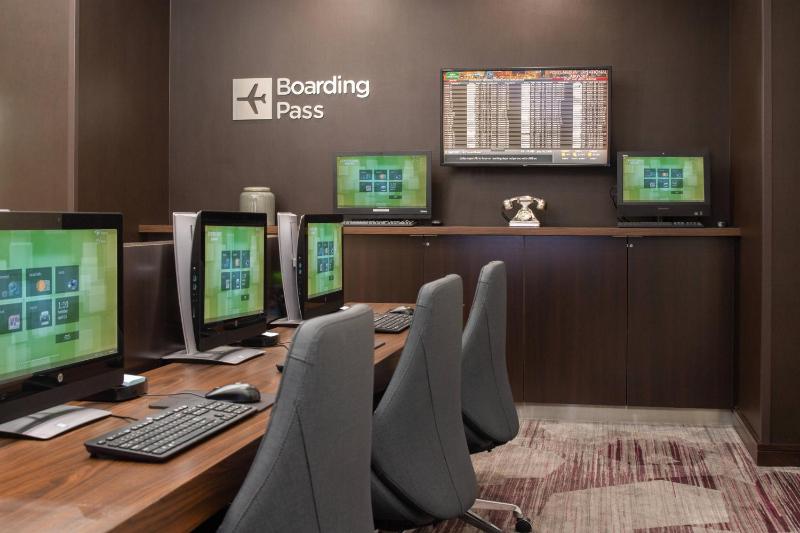 Courtyard by Marriott Portland Airport - image 19
