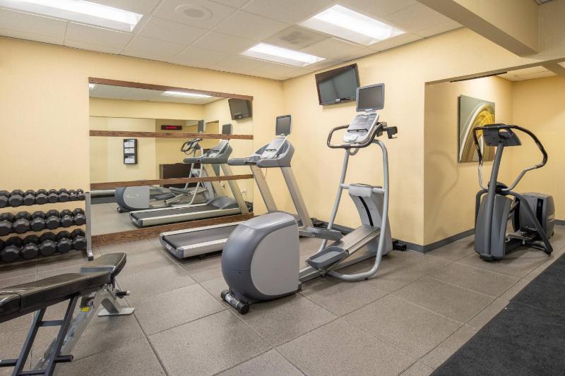 Courtyard by Marriott Portland Airport - image 13