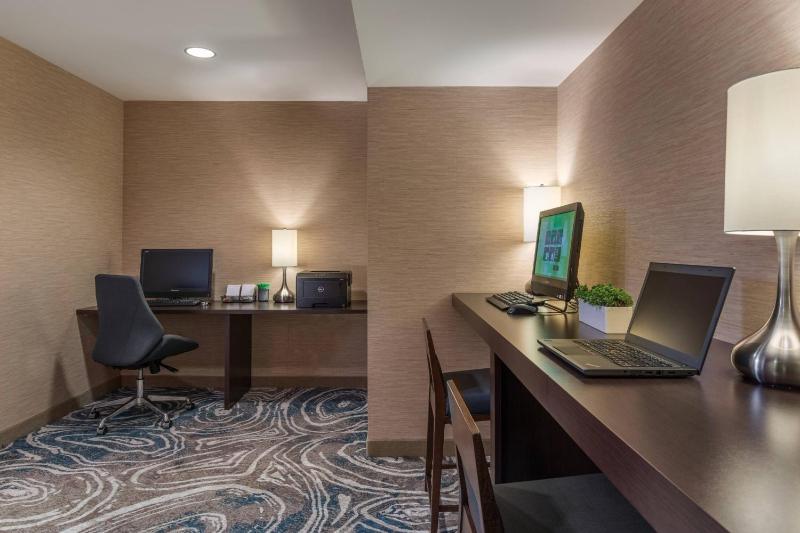 Courtyard by Marriott Portland City Center - image 25