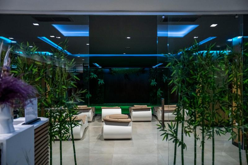 Henry Resort & Spa - image 9