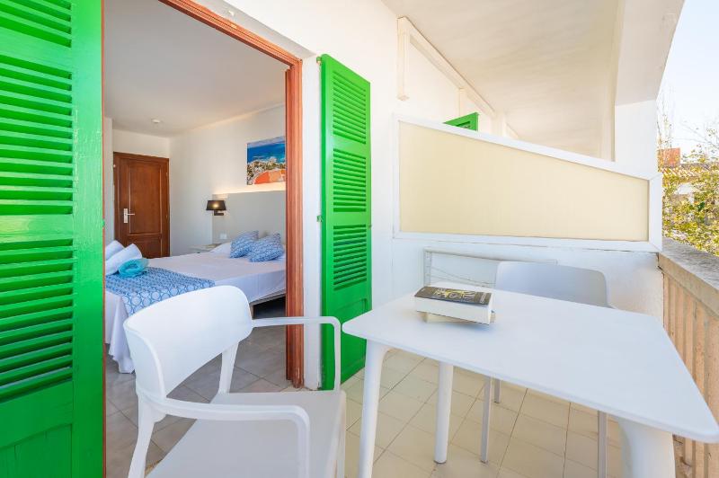Double or Twin Room with Terrace and Pool View image 2
