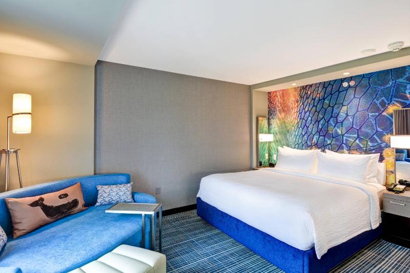 King Room with Sofa Bed image 1