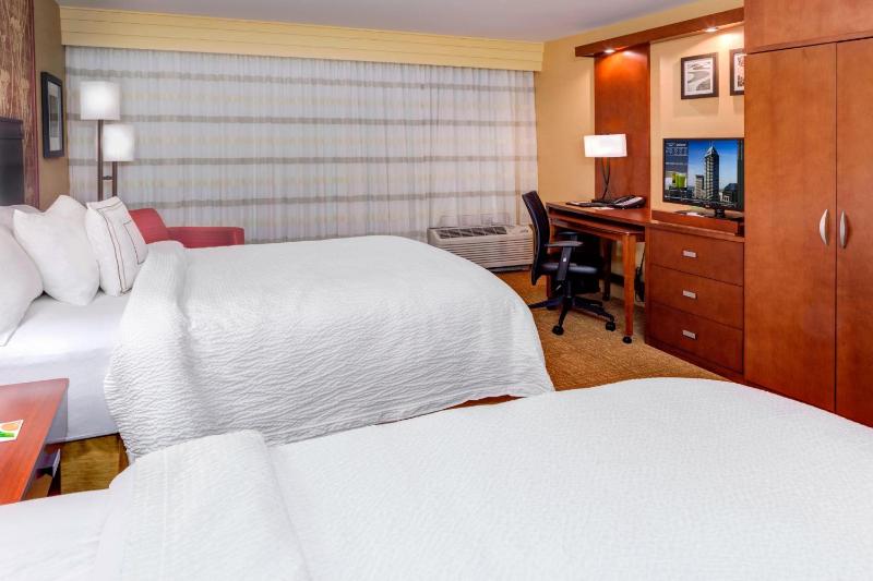 Queen Room with Two Queen Beds - Hearing Accessible image 1