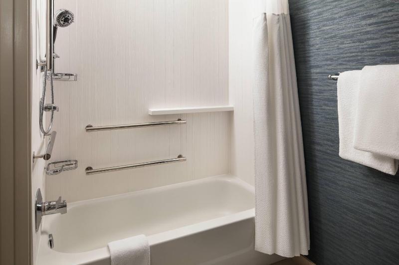 Queen Room with Two Queen Beds and Adapted Tub - Mobility and Hearing Accessible image 2