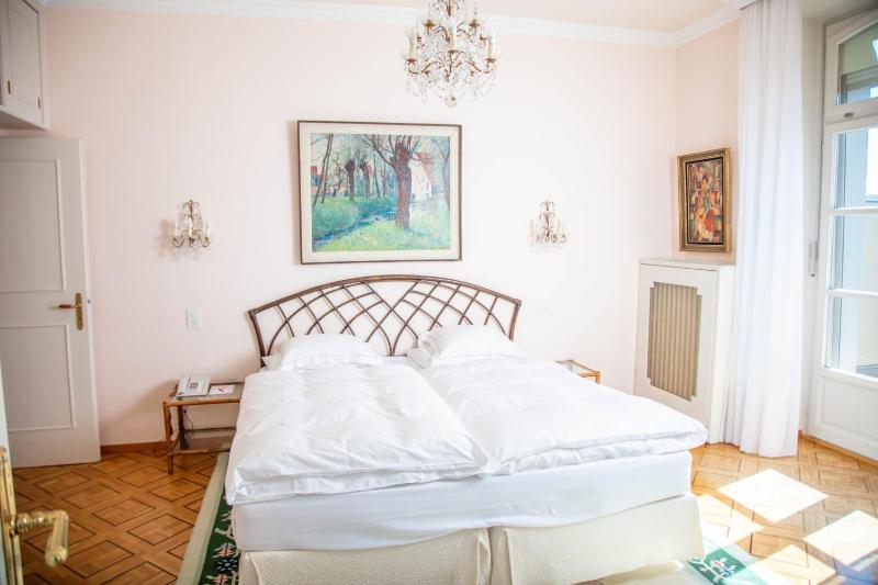 Deluxe Double Room with Lake View image 2