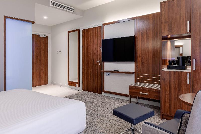 Deluxe, Guest room, 1 King image 3