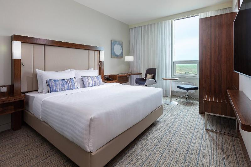 Deluxe, Guest room, 1 King image 1