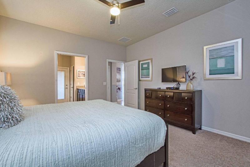 8 Bedroom Home at Windsor Westside with Top Amenities - image 10