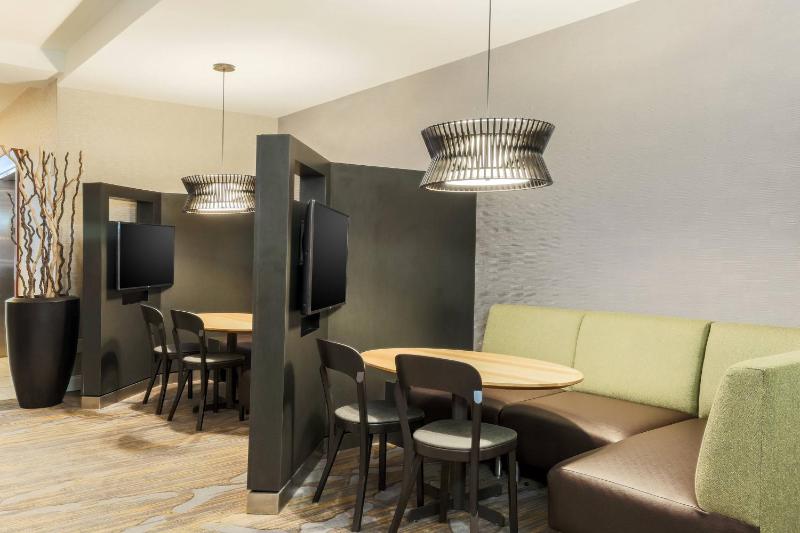 Courtyard by Marriott Pittsburgh Downtown - image 14