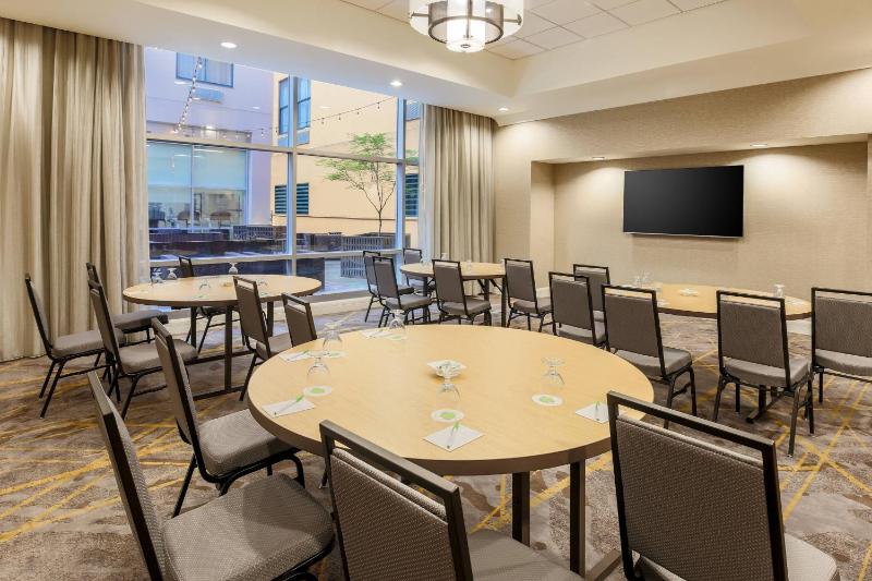 Courtyard by Marriott Pittsburgh Downtown - image 24