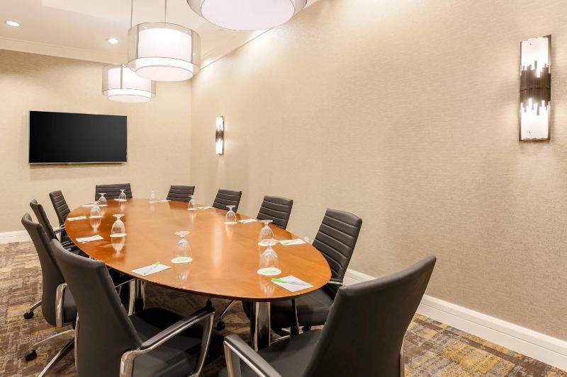 Courtyard by Marriott Pittsburgh Downtown - image 18