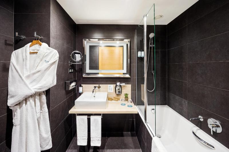 Executive Double or Twin Room image 3