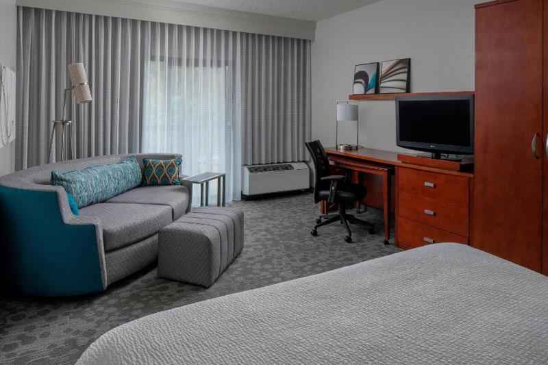 Courtyard by Marriott Jacksonville at the Mayo Clinic Campus/Beaches - image 25