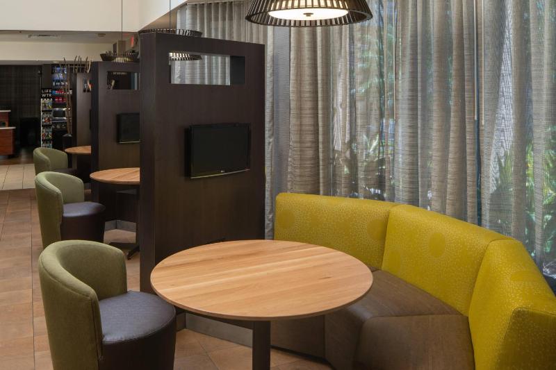 Courtyard by Marriott Jacksonville at the Mayo Clinic Campus/Beaches - image 10