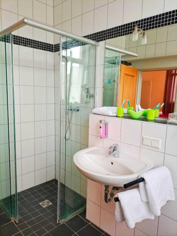 Triple Room with Private Bathroom image 3