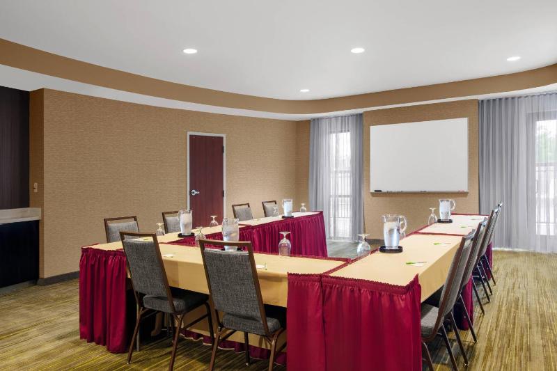 Courtyard by Marriott Jacksonville I-295/East Beltway - image 12