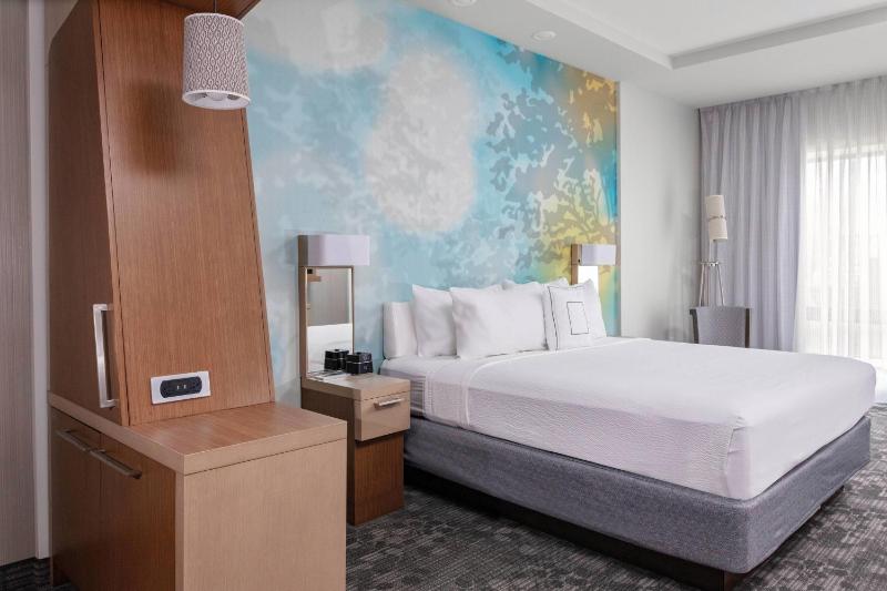 Suite, 1 King, Sofa bed image 2