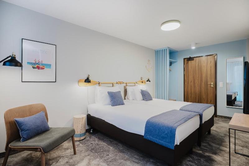 Standard Double Room image 3
