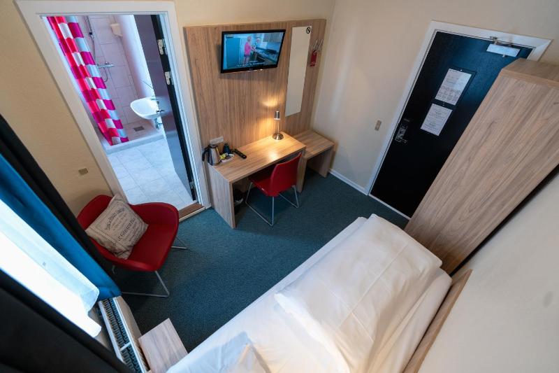 Standard Single Room image 4