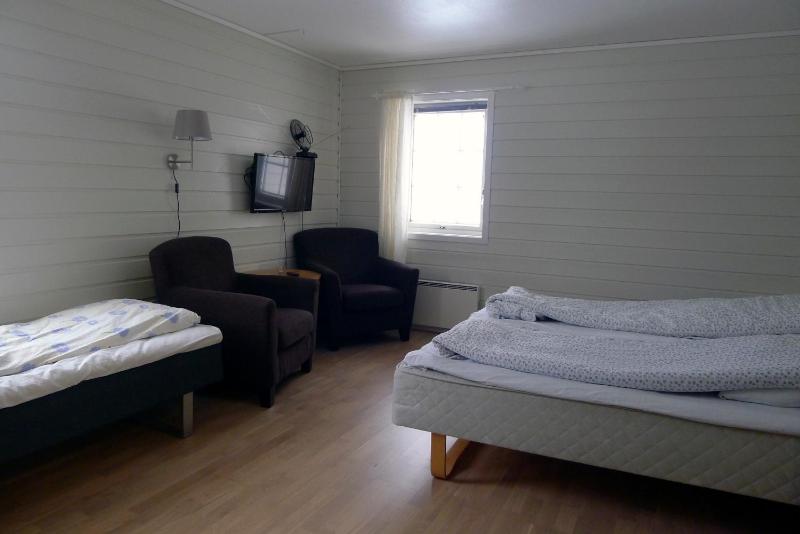Standard Twin Room image 4