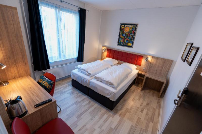 Double or Twin Room image 3