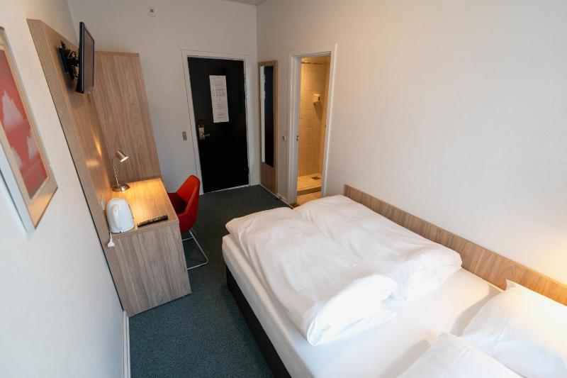 Small Double Room image 1