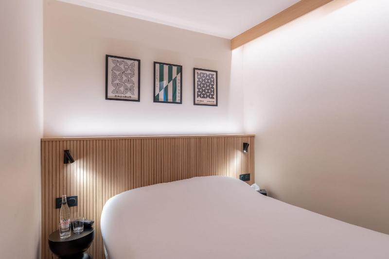 Small Double Room image 3
