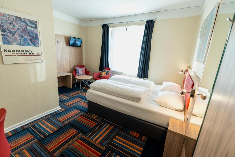 Superior Double or Twin Room image 4