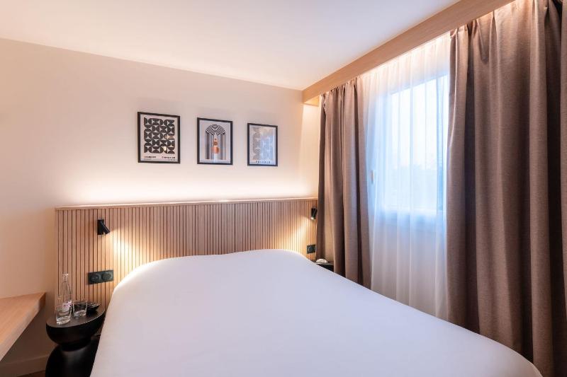 Double Room with Terrace image 3